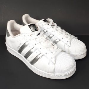 🥳 HP 🎉 Adidas Superstar Shoes